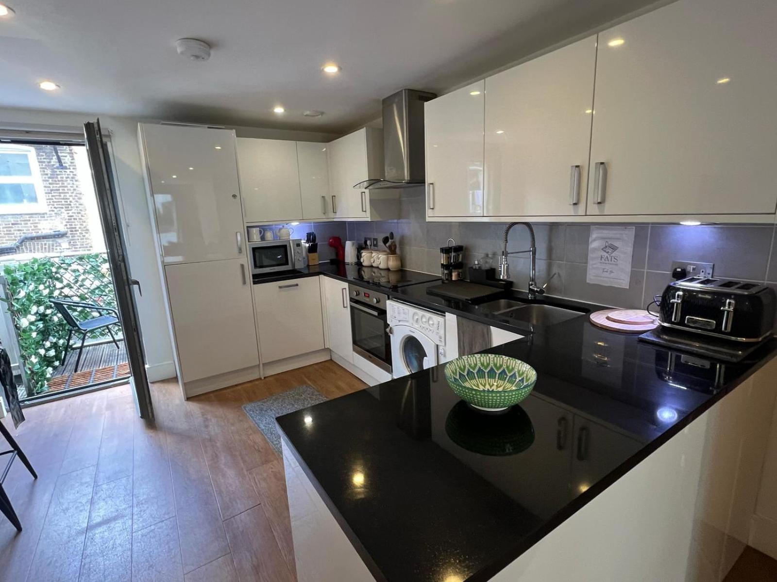Bright And Modern 3 Bed Apartment Hyde Park Central 런던 외부 사진